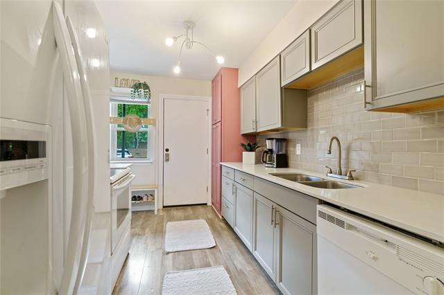 Building Photo - 7707 Meadow Park Dr