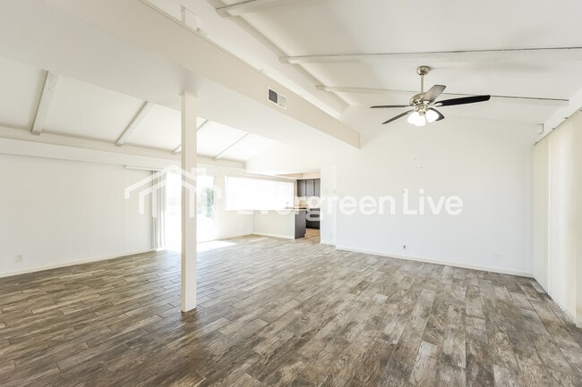 Building Photo - 274 Meadow Path Dr