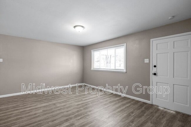 Building Photo - 1421 Vero Dr