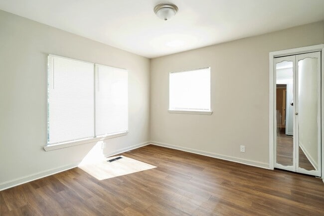 Building Photo - AVAILABLE NOW! Home for rent in Leeds AL! Close to shopping and food!