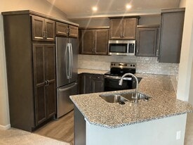 Building Photo - 5890 Parkview Ln