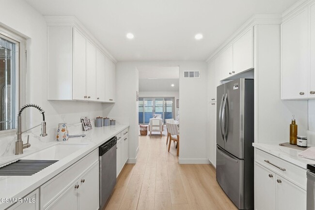 Building Photo - 5140 Village 5