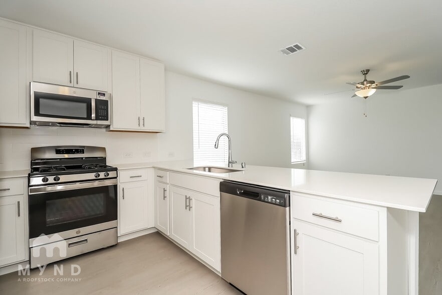 Building Photo - 2753 Ctr Crk Ln