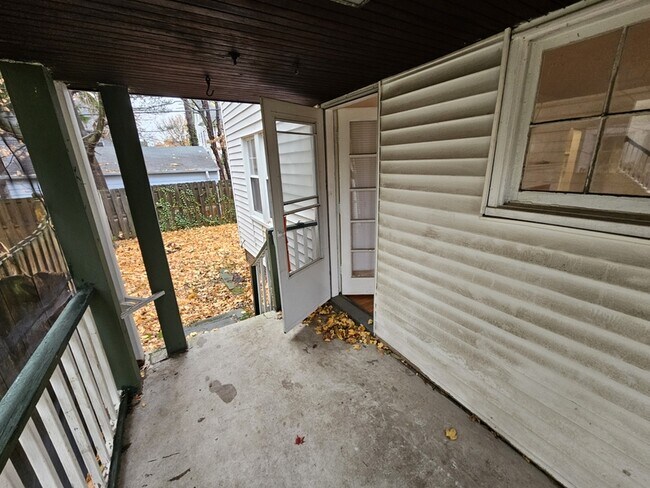 Building Photo - 3341 Hyde Park Ave