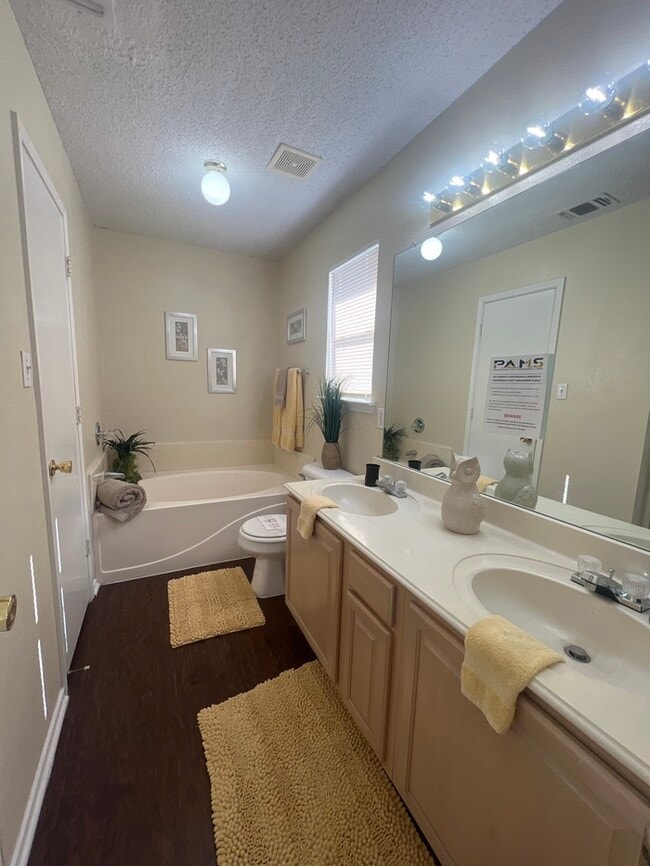 Building Photo - COZY 3/2/2 Fort Worth Home