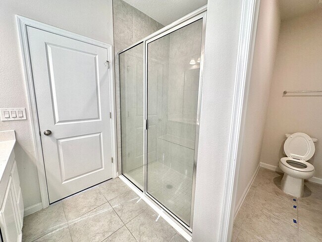 Building Photo - This amazing 4 bedroom, 2 bathroom single ...