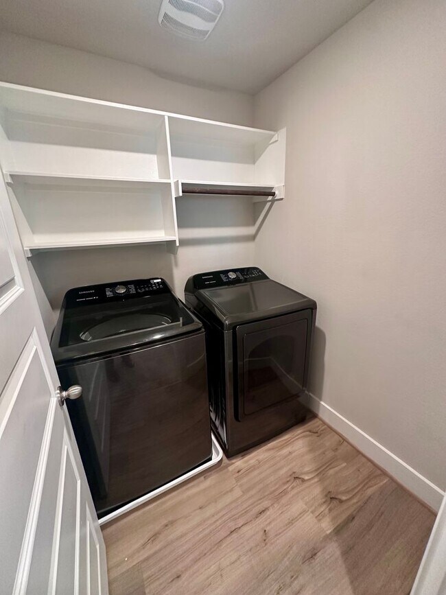 Building Photo - Modern 3-Bedroom, 2.5-Bathroom in Easton Park!