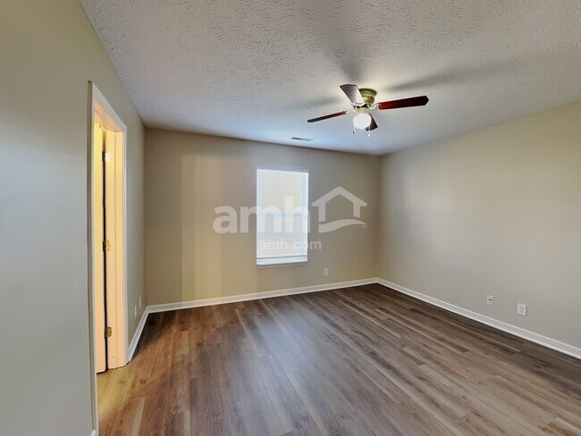 Building Photo - 1740 Brookview Dr