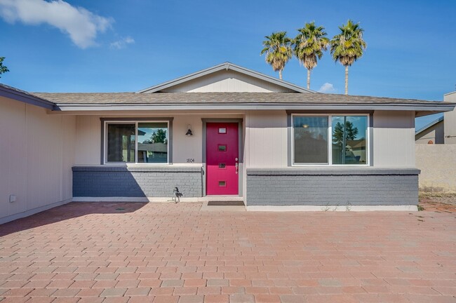 Building Photo - 1804 W Nopal Dr