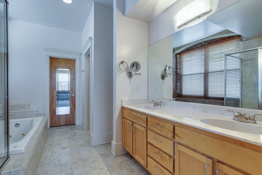 Building Photo - 202 GE Patterson Ave