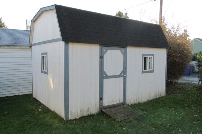 Building Photo - 2 Bedroom House in Burlington