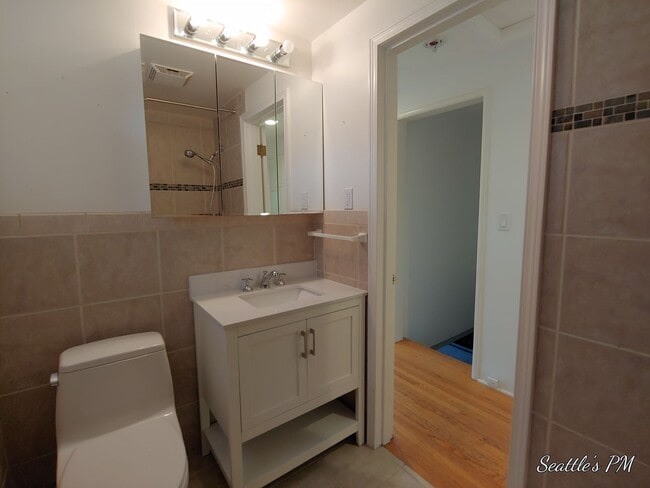 Building Photo - Beautifully Updated Magnolia House- 3 Bedr...