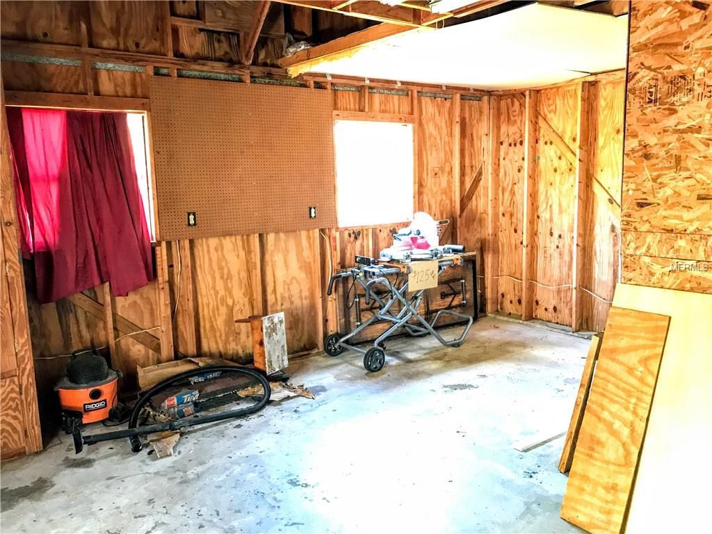 Workshop/extra storage - 2249 Grove St
