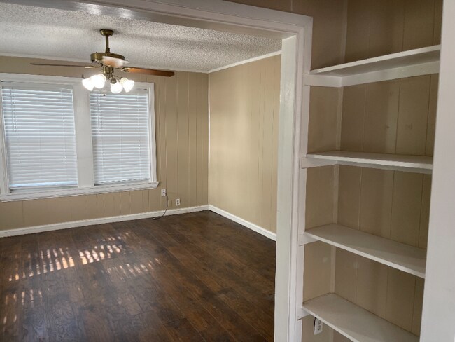 Building Photo - 1811 Bolivar St