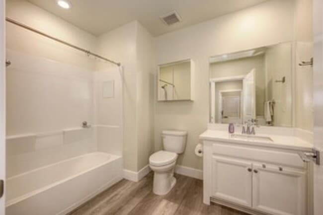 Building Photo - Upscale 2/2 Apartment in The Cannery!-$500...