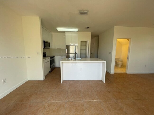 Building Photo - 968 NE 41st Pl