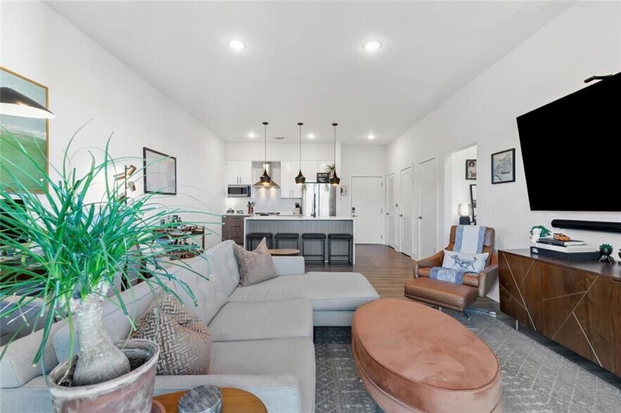 Building Photo - 112 Rogers St SE