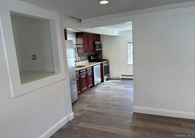 Building Photo - 610 Laurelton Blvd