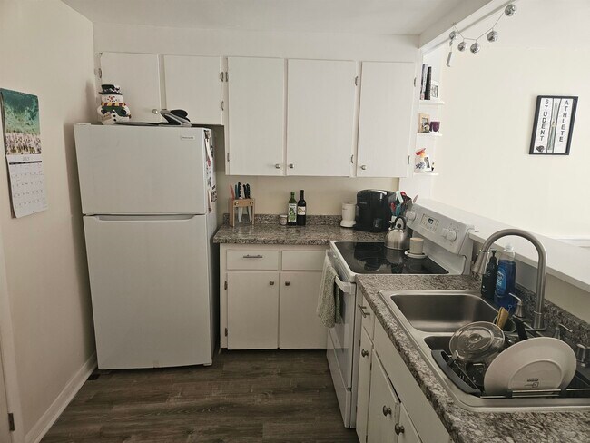 Building Photo - 87 6th St