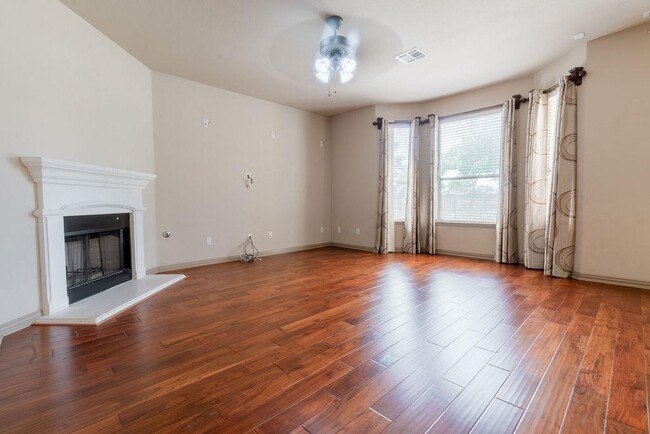 Building Photo - 1509 Greenside Dr