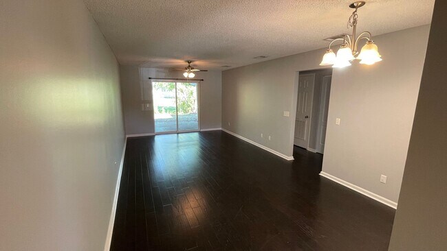 Building Photo - Home For Rent