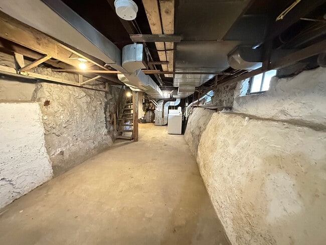 Building Photo - 613-615 S Mechanic St