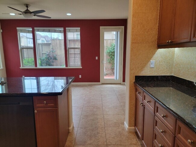 Building Photo - 3 Bedroom 3 bath house with a loft for rent in Folsom in the Parkway.  Solar & 240V Electric Car ...