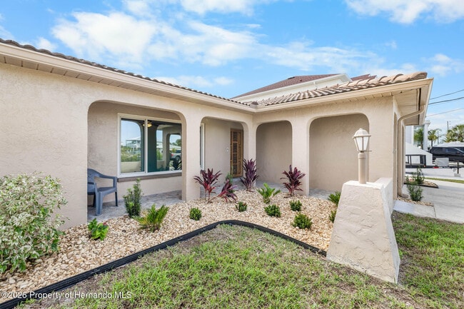 Building Photo - 3476 Gulfview Dr