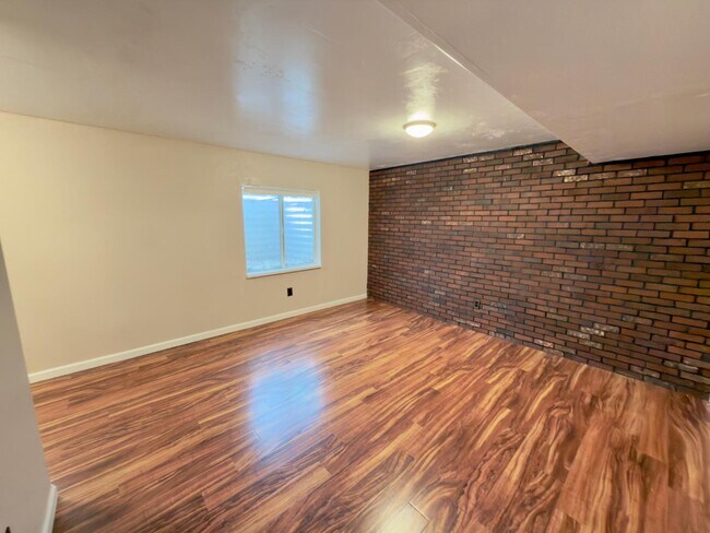 Building Photo - 317 W Farmside Dr