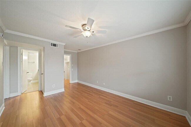 Building Photo - 845 Augusta Dr