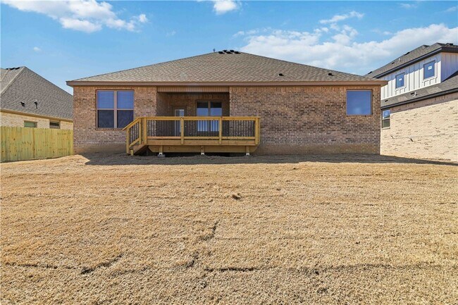 Building Photo - 7014 SW Orange Ave