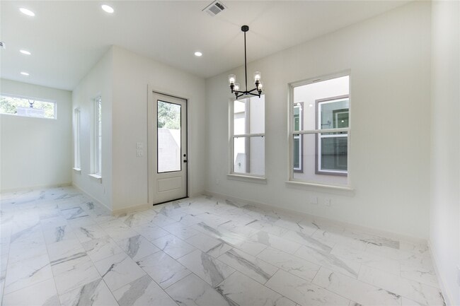 Building Photo - 2915 El Fenice Ln