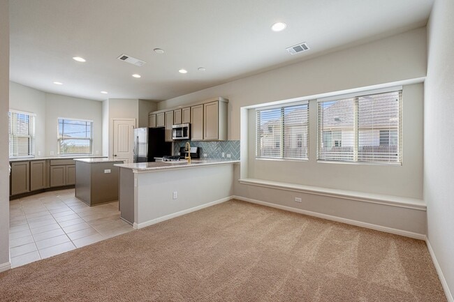 Building Photo - 18031 Lungo St