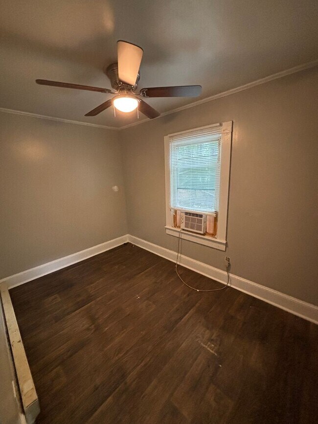 Building Photo - Spacious 2 Bed House - Waiting for you to Call HOME! DEPOSIT-FREE Renting option thru OBLIGO! Dep...