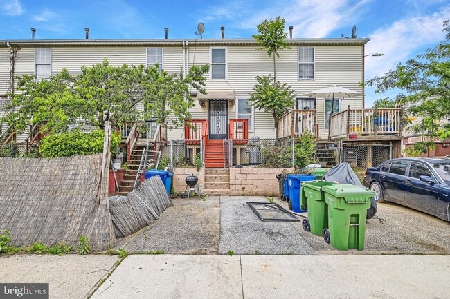 Building Photo - Modern 3-Bedroom Gem with Deck