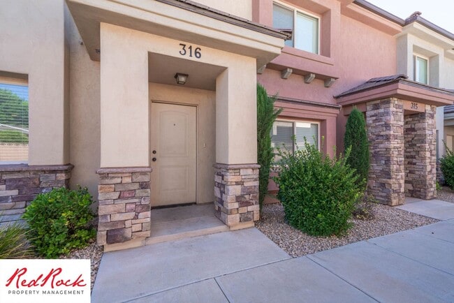 Building Photo - 3 Bedroom Townhome in Prime St. George Location