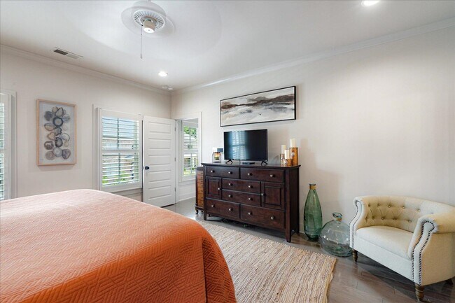 Building Photo - 2020 Elzey Ave