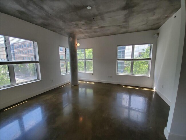 Building Photo - 845 Spring St NW