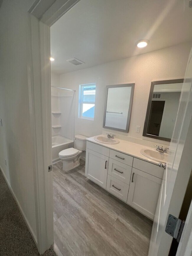 Building Photo - Brand new 4 Bedroom Smart Solar Home in Am...