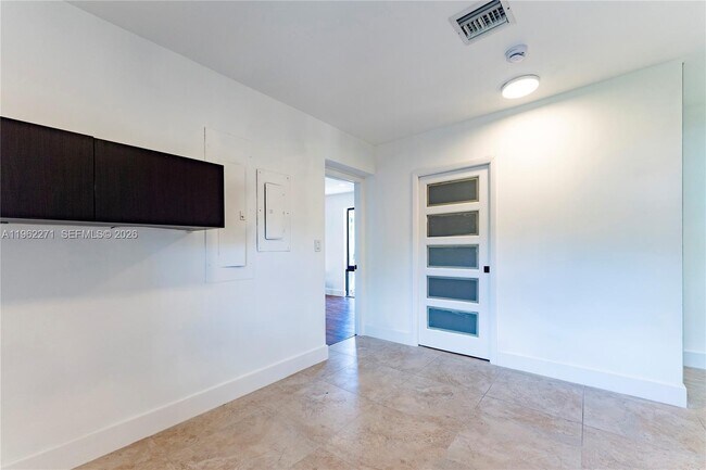 Building Photo - 636 Hibiscus Dr