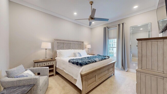 Building Photo - 404 21st St S