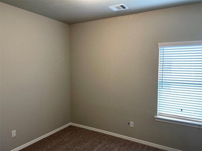 Building Photo - 25436 Northpark Lake Dr