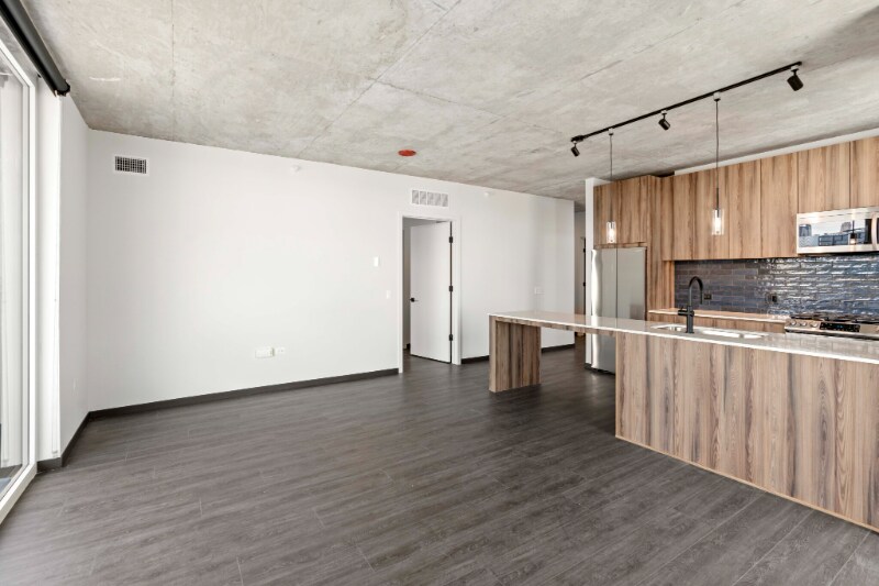 Building Photo - 150 W Maypole Ave