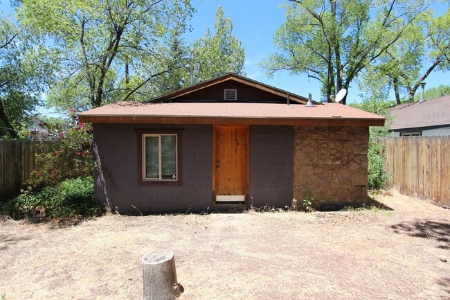 Building Photo - Charming Single-Story Home Near NAU | Fenced Yard + Fireplace