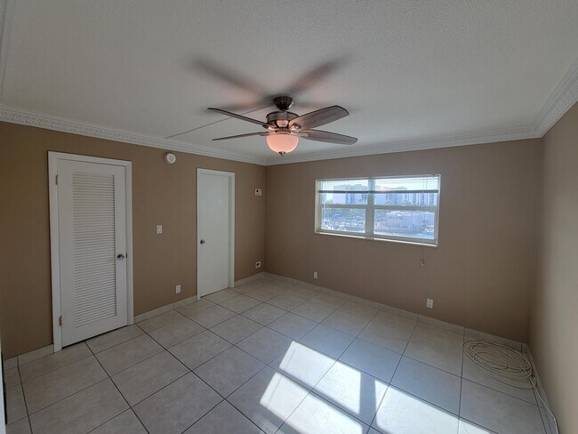 Building Photo - 2871 N Ocean Blvd