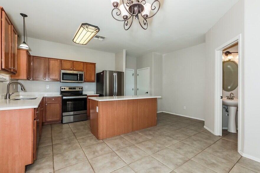 Building Photo - 3714 S 53rd Dr