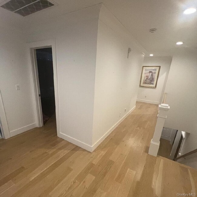 Building Photo - 69 S Bay Ave