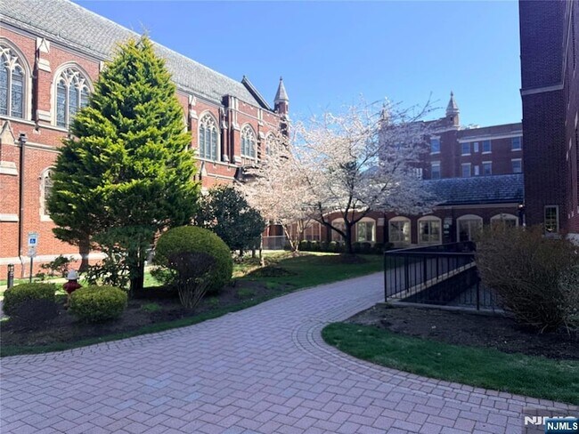 Building Photo - 3104 Rio Vista Dr