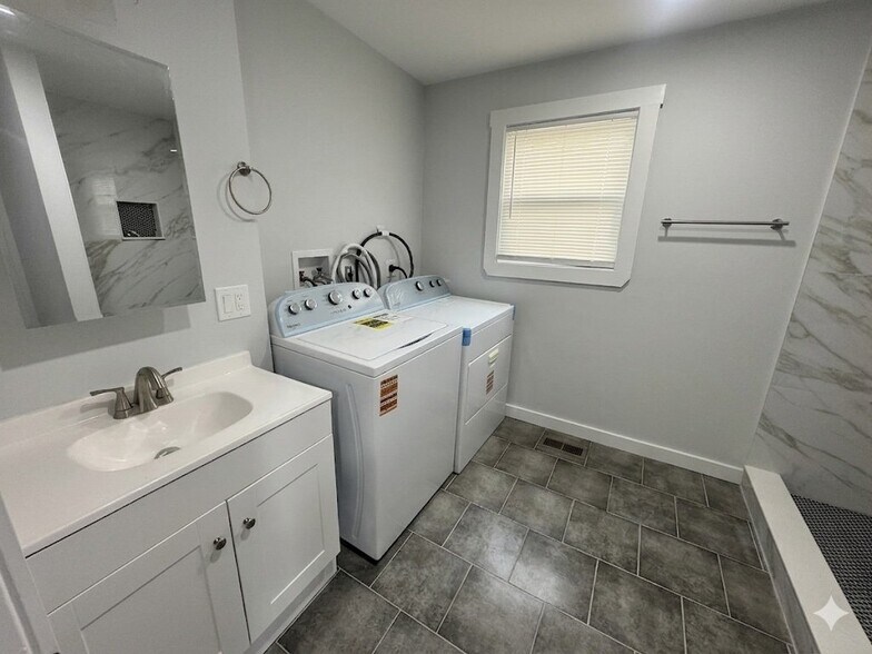 Building Photo - 284 Mechanic St