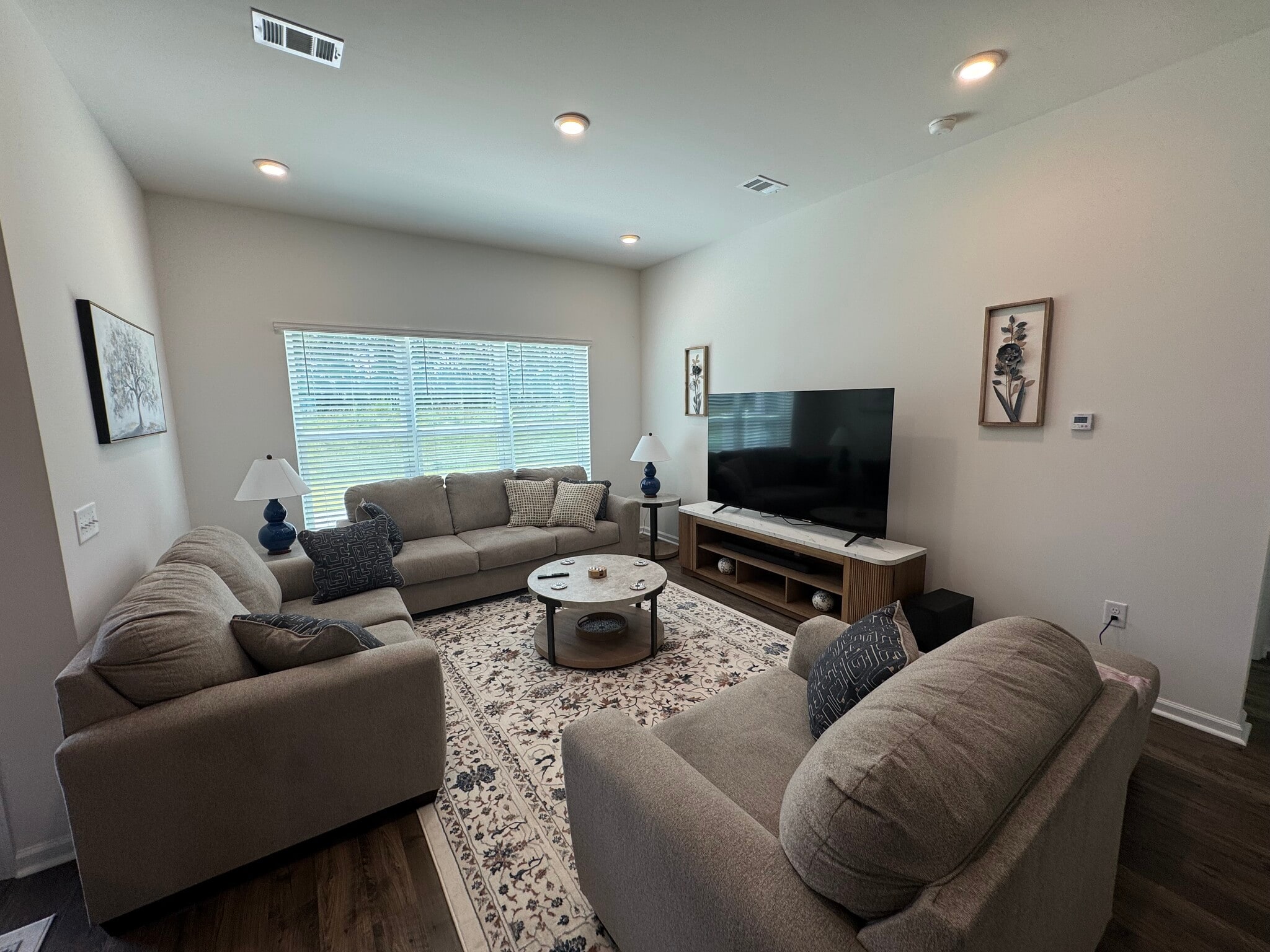 Living Space 1 - 5435 Shelly Lynn Dr